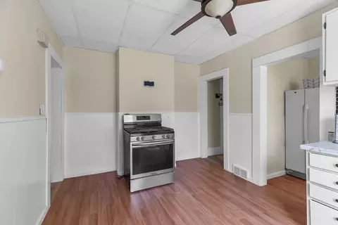 Entry Way - 102 Florida St, Springfield, MA 01109 photo 1 of 2