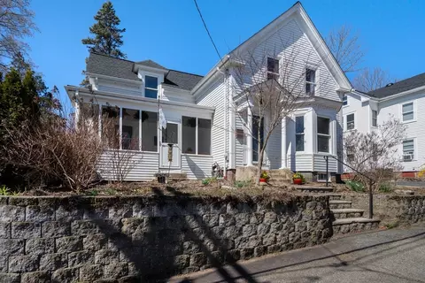 2 Brooks St, Maynard, MA 01754