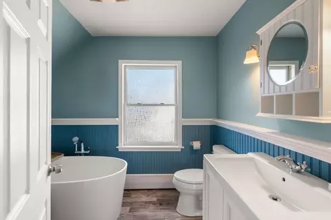 Bath - 2 Brooks St, Maynard, MA 01754 photo 3 of 4