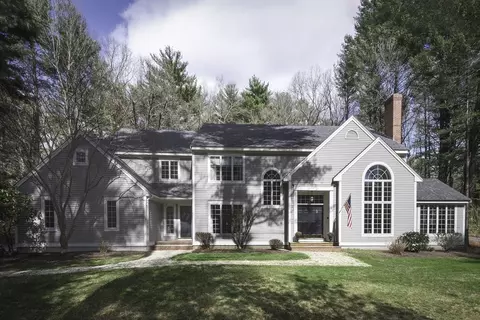 38 Trowbridge Cir, Rowley, MA 01969