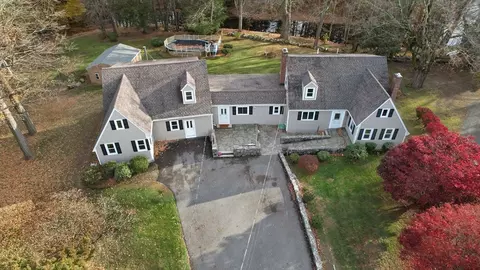 122 Park St, North Reading, MA 01864