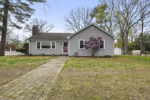45 Bradford Ave, Sharon, MA 02067