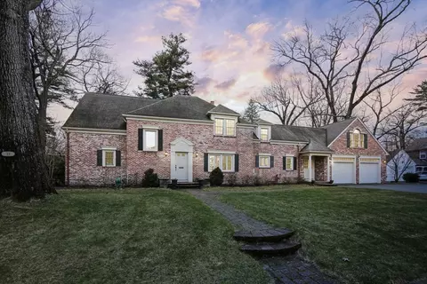 23 Greenwich Rd, Longmeadow, MA 01106