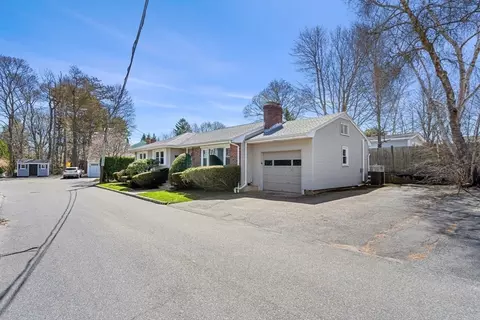 10 Ruby Ter, Marblehead, MA 01945 photo 3