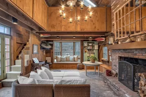 Living - 4 Lane Rd, Gloucester, MA 01930 photo 5 of 5