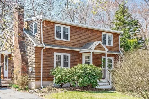 8 Knight Rd, Manchester, MA 01944