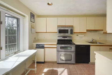 12 Oak Ridge Dr #4, Maynard, MA 01754 photo 4