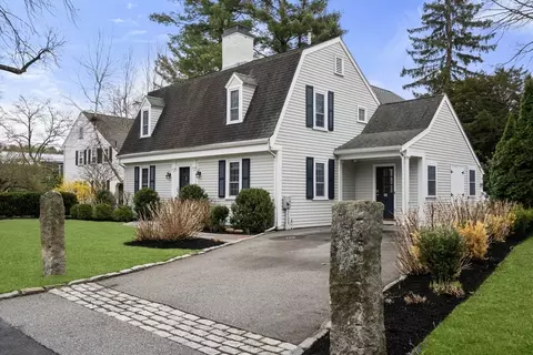 4 Hampden St, Wellesley, MA 02482