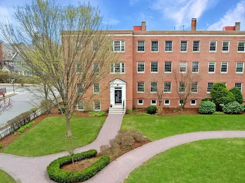 36 Browne St #2, Brookline, MA 02446