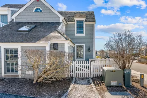 4 Vineyard View Ln #4, Mashpee, MA 02649