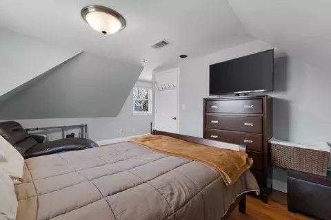 Bedroom - 75 Fairmount Ave, Saugus, MA 01906 photo 6 of 8