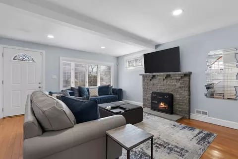 Living - 75 Fairmount Ave, Saugus, MA 01906 photo 2 of 6