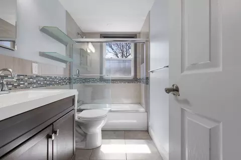 Bath - 75 Fairmount Ave, Saugus, MA 01906 photo 4 of 5