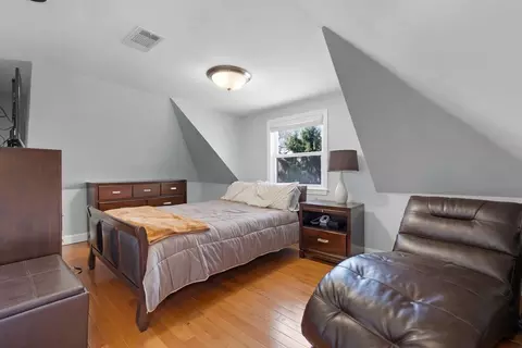 Bedroom - 75 Fairmount Ave, Saugus, MA 01906 photo 5 of 8