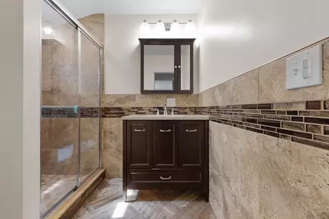 Bath - 75 Fairmount Ave, Saugus, MA 01906 photo 2 of 5