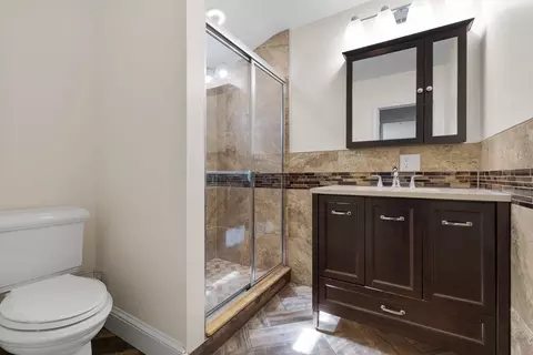 Bath - 75 Fairmount Ave, Saugus, MA 01906 photo 3 of 5