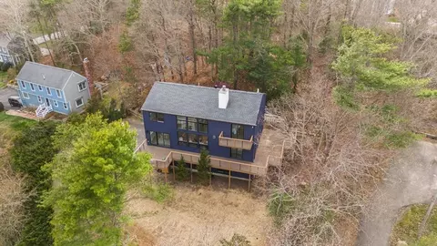 37 Cliff St, Plymouth, MA 02360