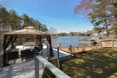 59 Lakeview Ave, Mansfield, MA 02048