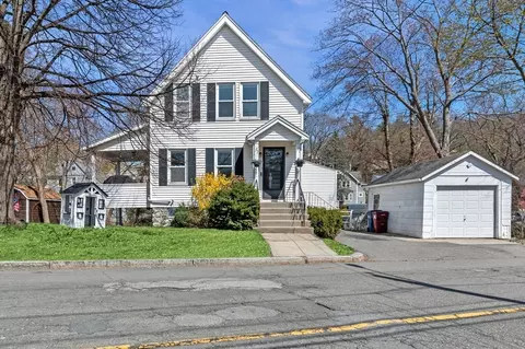 431 Swains Pond Ave, Melrose, MA 02176