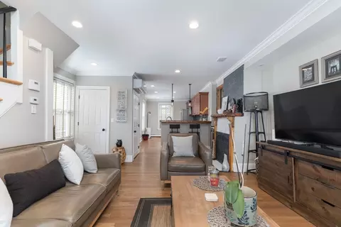 571 E 3rd St, Boston, MA 02127 photo 4
