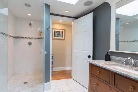 571 E 3rd St, Boston, MA 02127 photo 15