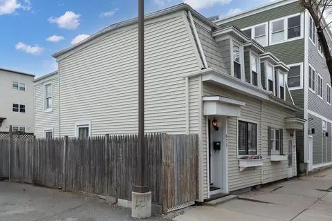 571 E 3rd St, Boston, MA 02127 photo 18