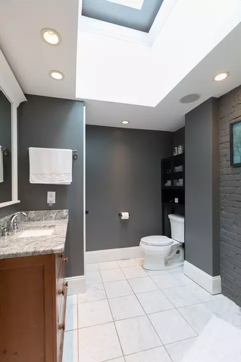 571 E 3rd St, Boston, MA 02127 photo 16