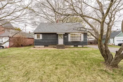 14 Ladd St, Holyoke, MA 01040