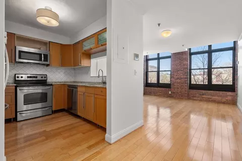 150 Orleans St #203, Boston, MA 02128