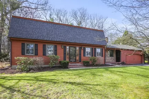 100 Ridgecrest Dr, Westfield, MA 01085