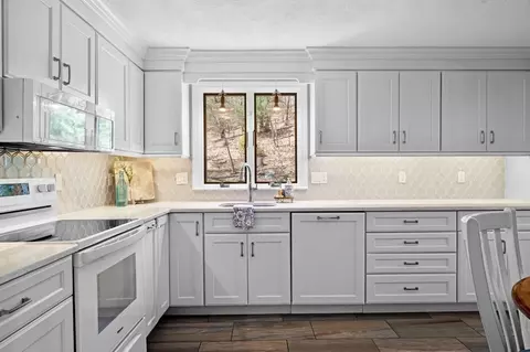 Kitchen - 20 Juniper Dr, Saugus, MA 01906 photo 1 of 3