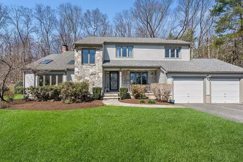 2 Claudette Cir, Framingham, MA 01701