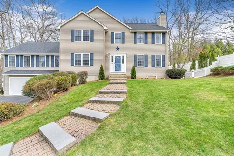6 Horseshoe Ln, Clinton, MA 01510
