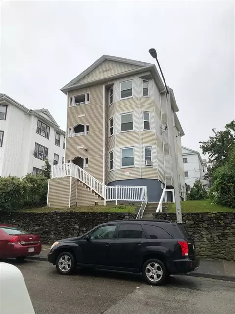 101 Sterling St, Worcester, MA 01610