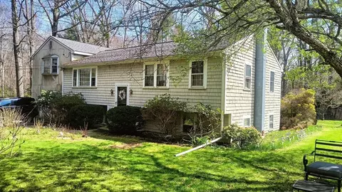 73 West St, Plympton, MA 02367