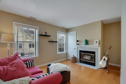 704 Gazebo Cir #704, Reading, MA 01867