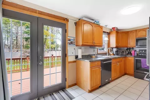 Kitchen - 3 Gula Dr, Easthampton, MA 01027 photo 2 of 4