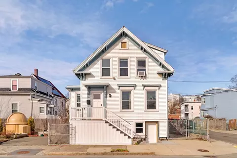 33 Johnson St, Lynn, MA 01902