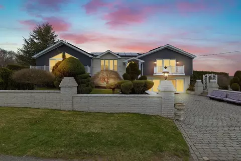 104 Randall Shea Dr, Swansea, MA 02777