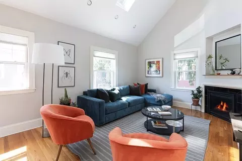 206 Aspinwall Ave #2, Brookline, MA 02446