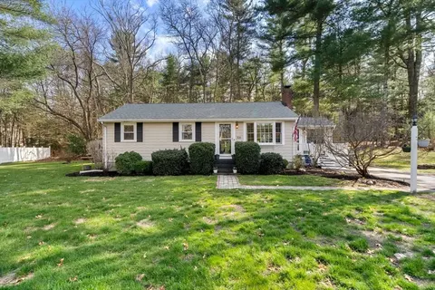 158 Grove St, Norwell, MA 02061
