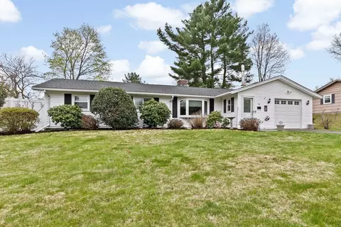 28 Paxton Rd, Framingham, MA 01701