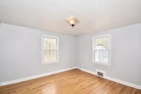 Bedroom - 106 Hartwick St, Springfield, MA 01108 photo 3 of 5