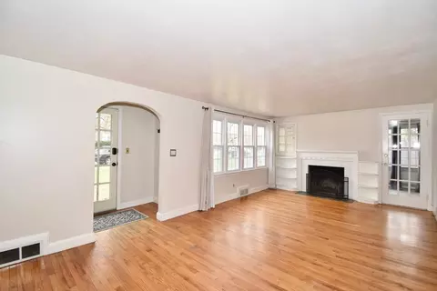 Living - 106 Hartwick St, Springfield, MA 01108 photo 1 of 5