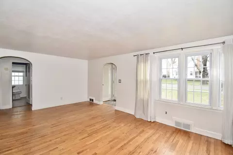 Living - 106 Hartwick St, Springfield, MA 01108 photo 2 of 5