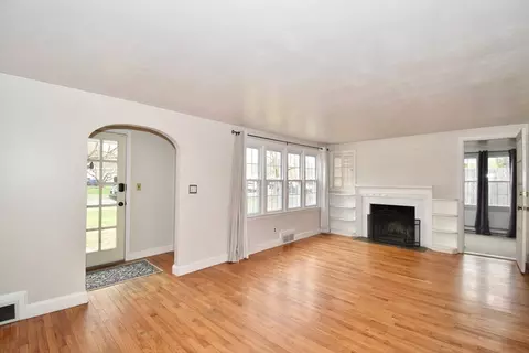 Living - 106 Hartwick St, Springfield, MA 01108 photo 4 of 5