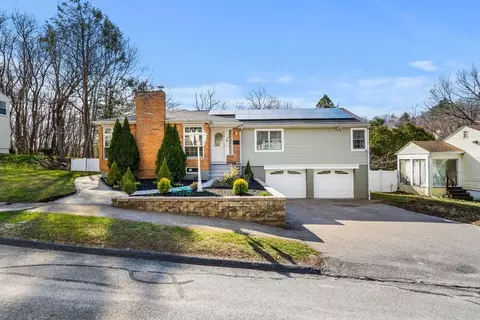 32 Sun Valley Dr, Worcester, MA 01609