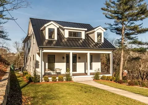 226 Worcester Ln, Waltham, MA 02451