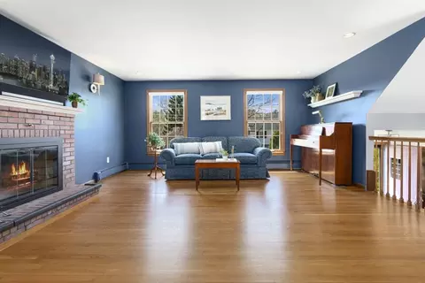 71 Red Gate Ln, Reading, MA 01867 photo 4