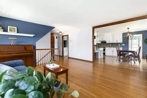 71 Red Gate Ln, Reading, MA 01867 photo 7